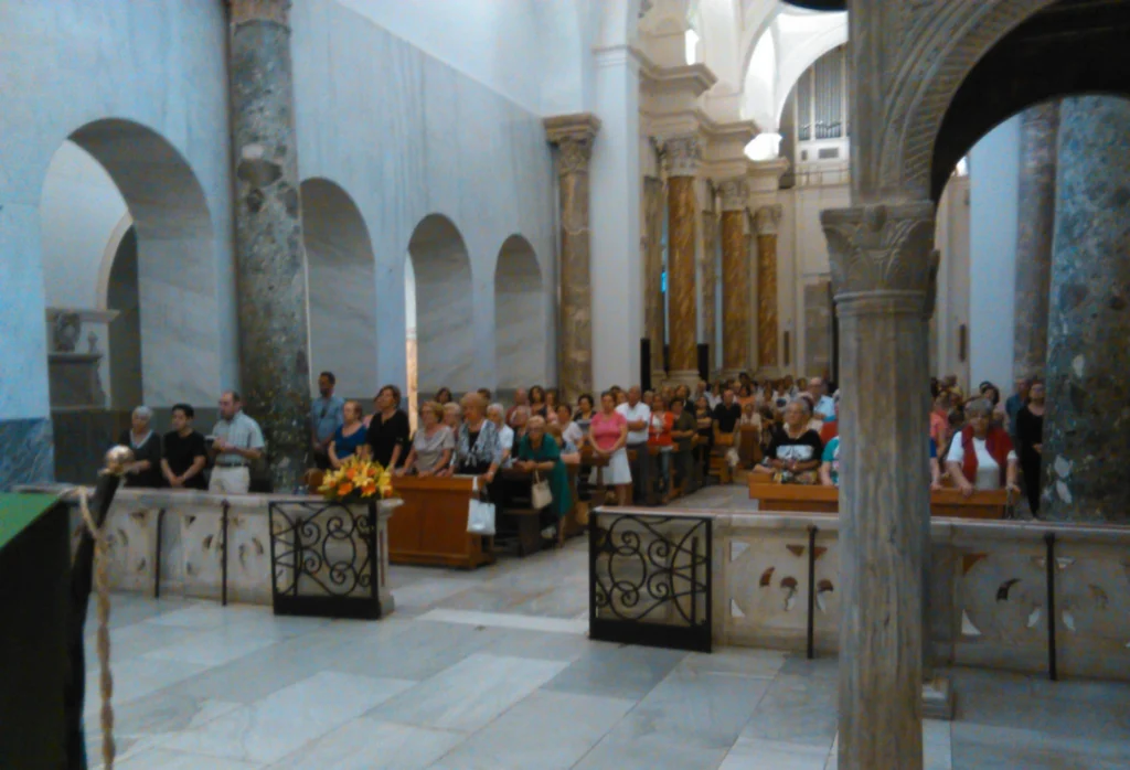 Fedeli riuniti nella Concattedrale di San Sabino per la traslazione delle reliquie di Padre Losito