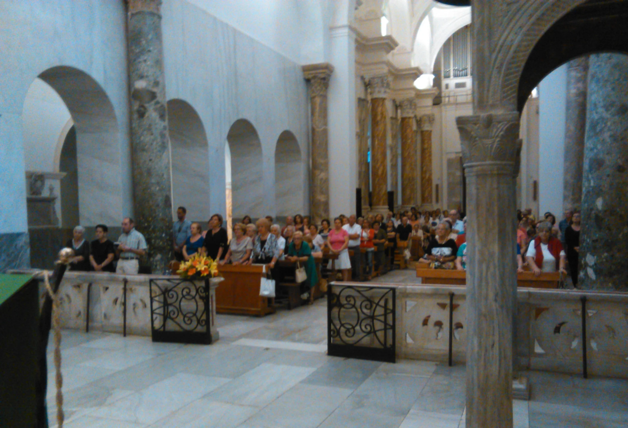 Fedeli riuniti nella Concattedrale di San Sabino per la traslazione delle reliquie di Padre Losito