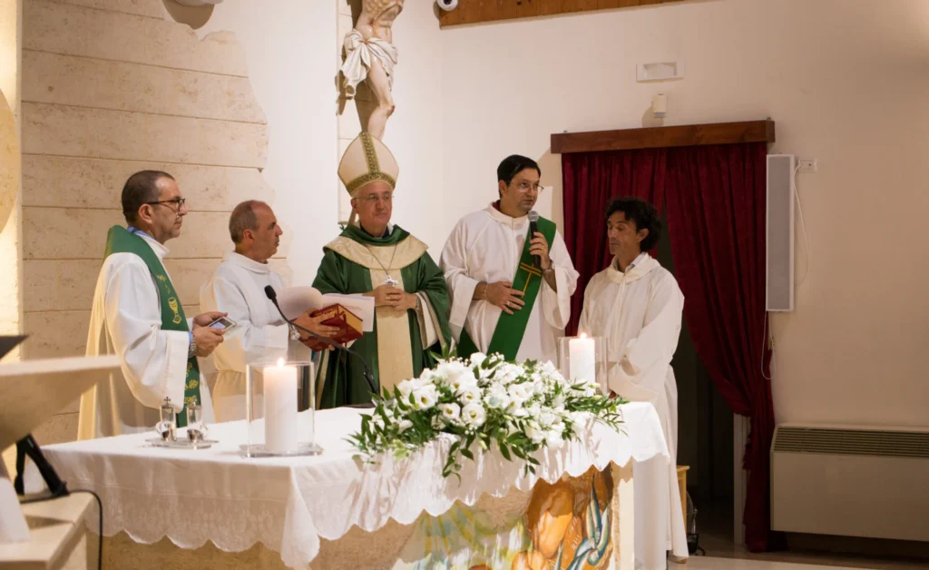 Benedizione campane (una in onore di P. Losito) da parte di Mons. Luigi Mansi nella Parrocchia Maria SS. Assunta, 1 Luglio 2018 — fotografia 2
