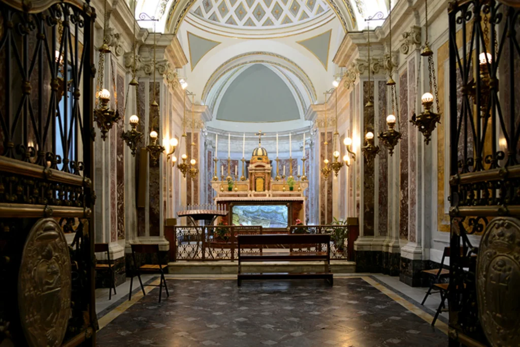 Pagani: visita alla Basilica pontificia di Sant’Alfonso, residenza di Padre Losito dal 1886-1917 — fotografia 1