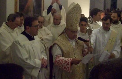 Preghiera sulla tomba del venerabile da parte di Mons. Marcello Semeraro, 2015 — fotografia 1