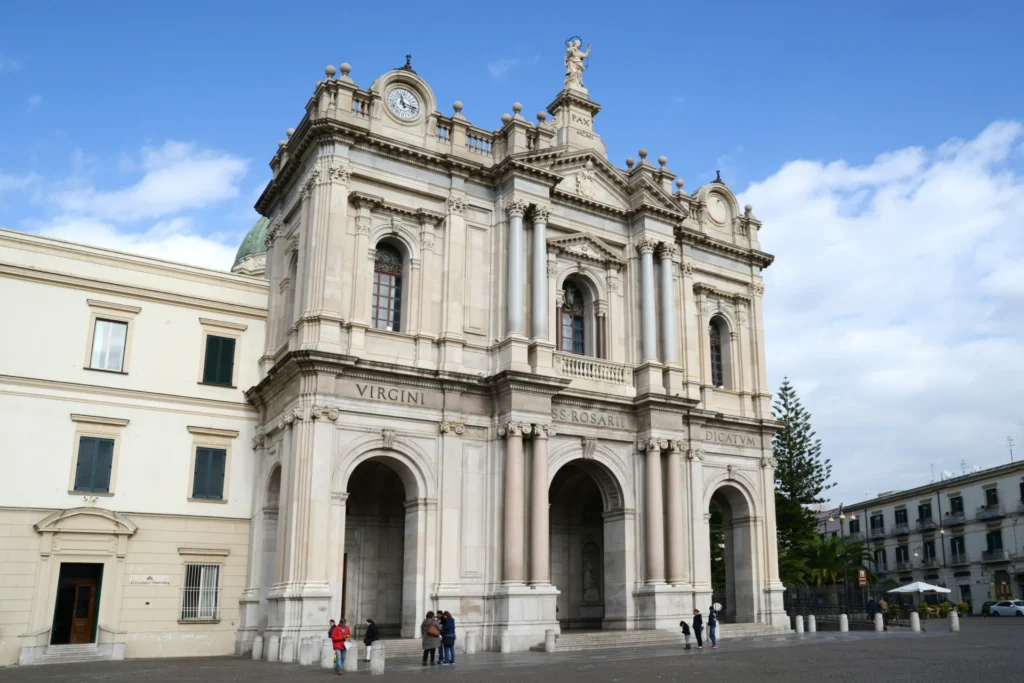 Visita al santuario di Pompei e al santuario San Gerardo di Materdomini — fotografia 2