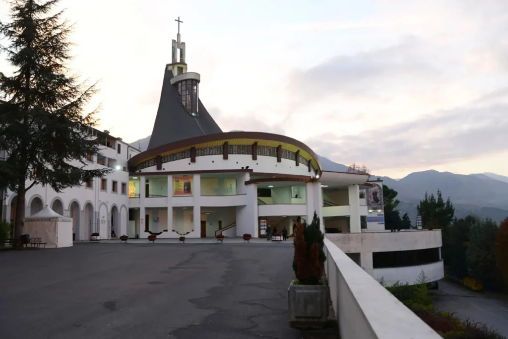 Visita al santuario di Pompei e al santuario San Gerardo di Materdomini — fotografia 3